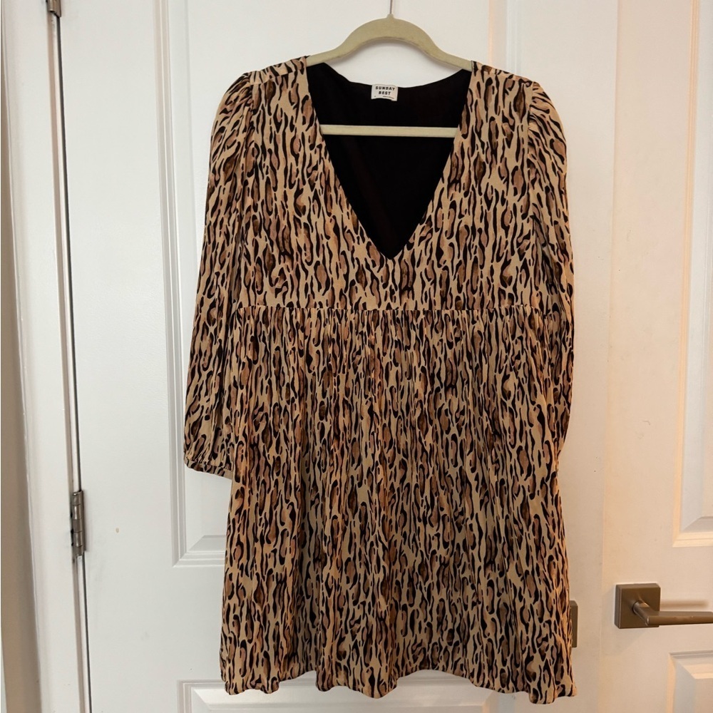 Aritzia Sunday Best M Jinx Leopard Print V-Neck Dress - Picture 2 of 4